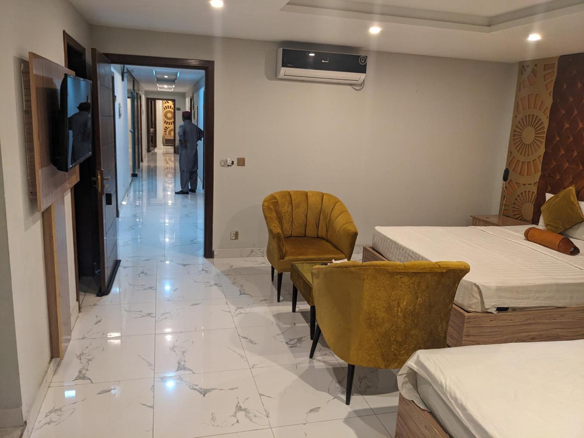 Nueva Hotel Islamabad Exterior foto