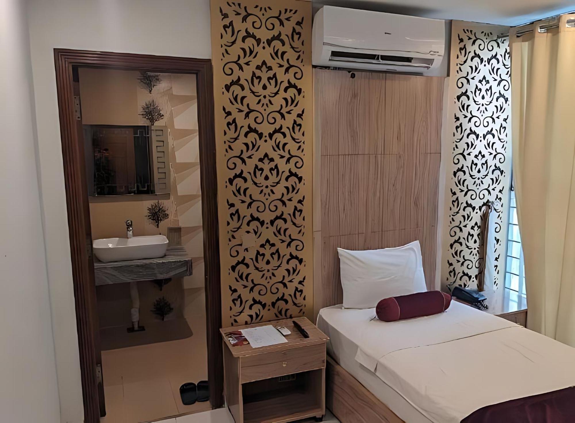 Nueva Hotel Islamabad Exterior foto